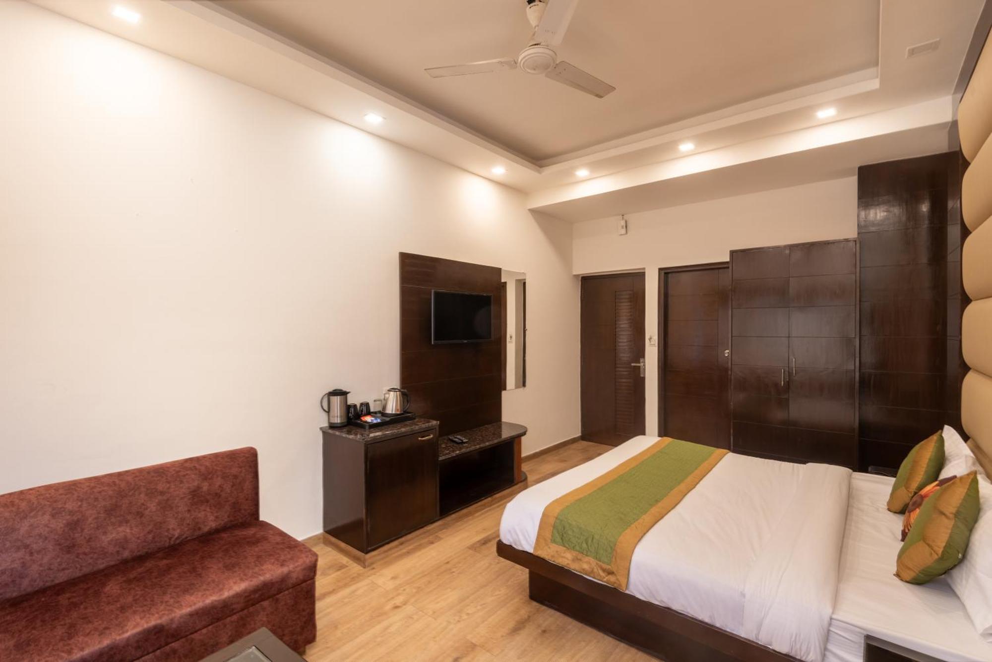 Hotel 30 Degree North Mussoorie Exteriör bild